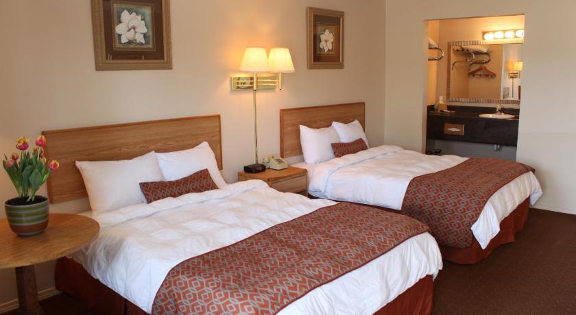 Regency Inn Eureka Springs photo