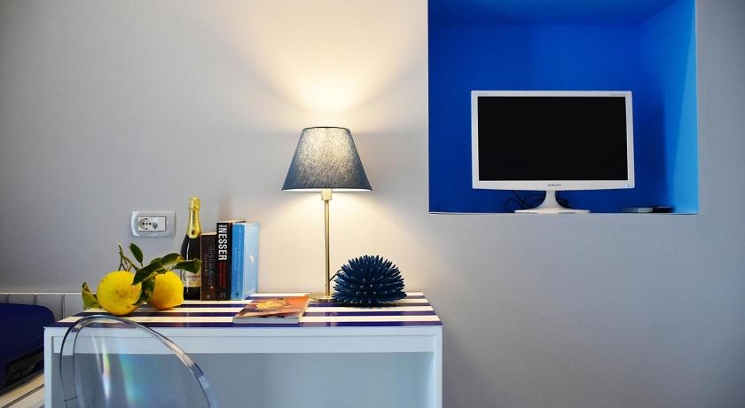 Image of Deluxe Queen Room with Balcony 5