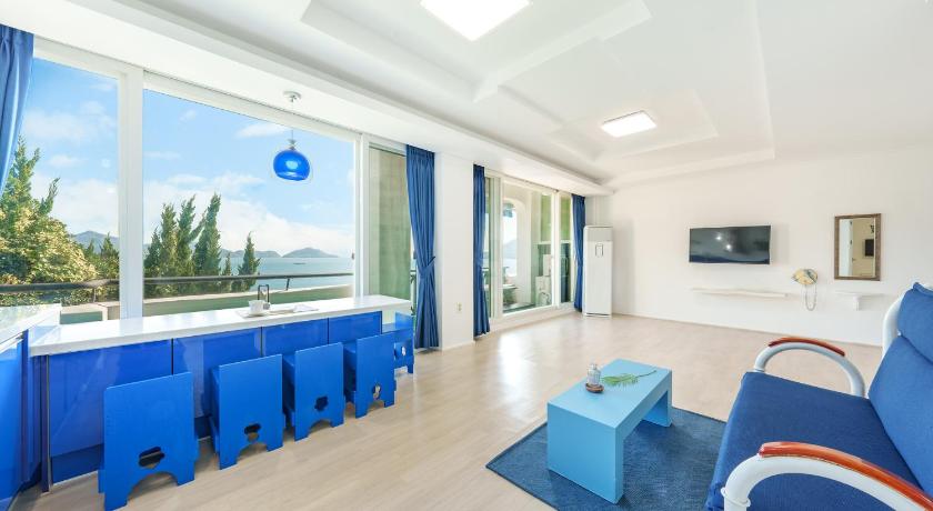 Image of Studio 10 0