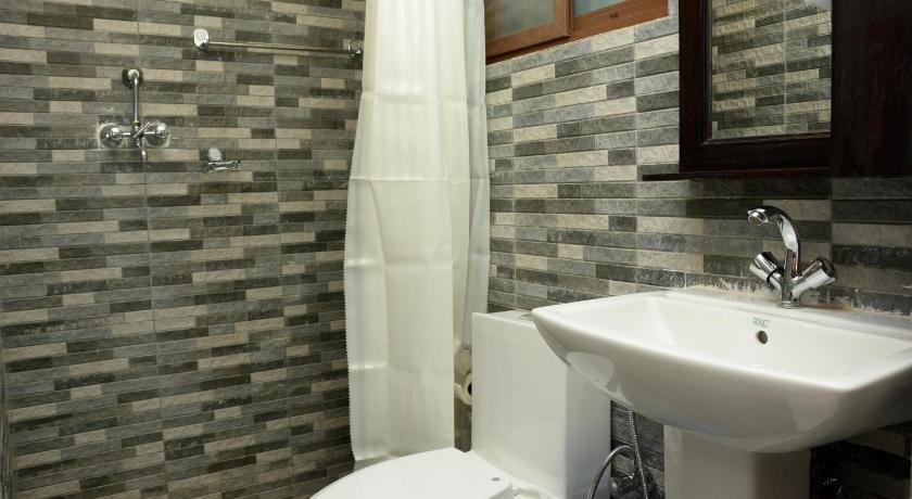 Image of Standard Queen Room 7