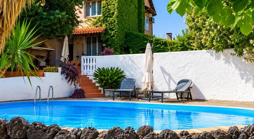 Villa Clarenza - Holiday House