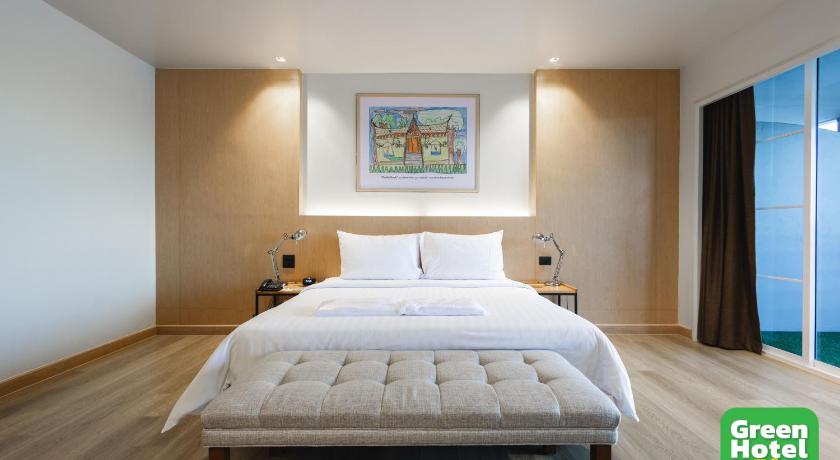 Image of Premier Room with King Bed and Balcony 0