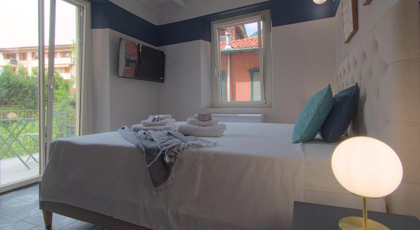 Lake Como 2 min - Modern Suites at 1 min to Station - Wifi, AC