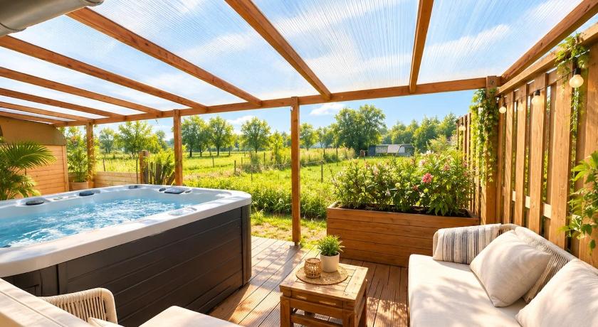 Foto Bohemian style house with private jacuzzi and sauna and free parking near Amsterdam and Airport - Booking Diskon Spesial