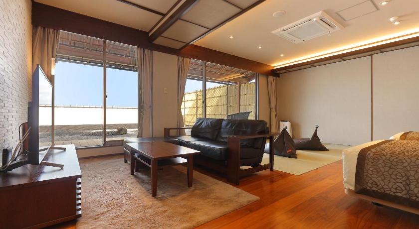 Image of Penthouse Twin Room with Open-Air Bath - Non-Smoking 1