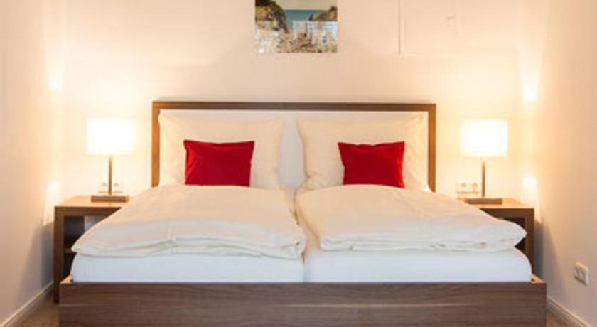 Image of Double Room with Partial Sea View and Balcony - 8 0