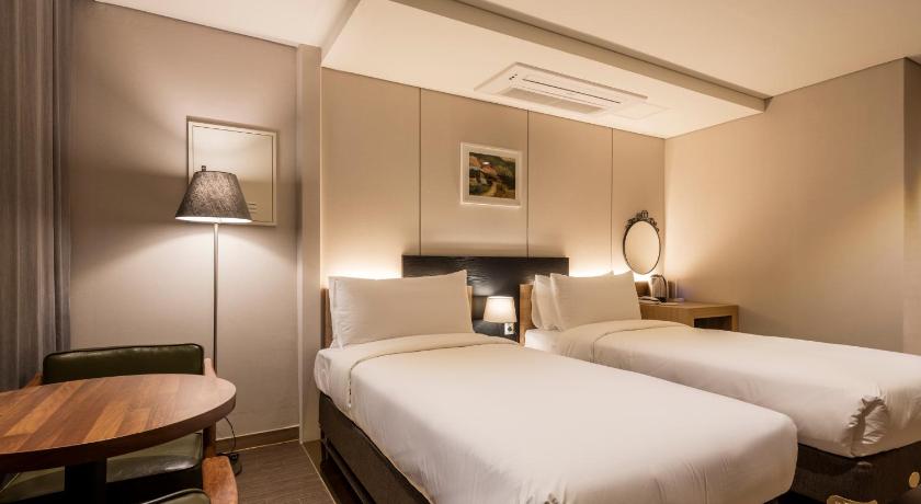 서울 더 퍼스트 스테이 호텔 (The first stay hotel(old, Luce bridge hotel) (Korea Quality)) 4성급 호텔 스위트룸