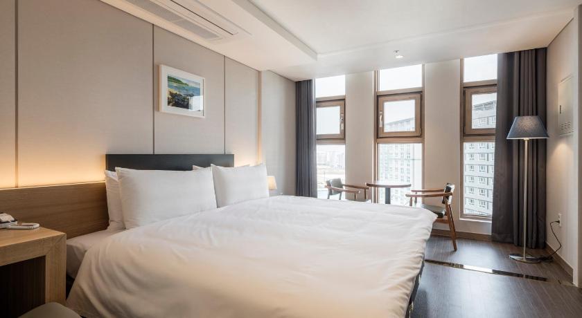 서울 더 퍼스트 스테이 호텔 (The first stay hotel(old, Luce bridge hotel) (Korea Quality)) 4성급 호텔 전망