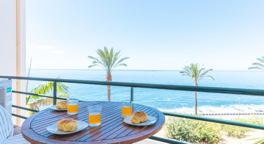 Sunny Side by Atlantic Holiday