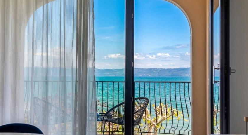 Casa Vacanze Maddalena - Palazzetto sul Lago - Diamante Blu