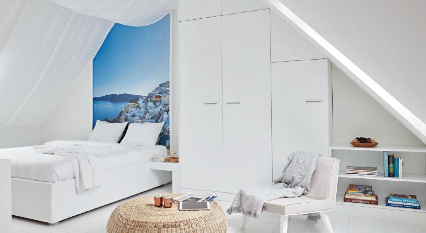 a living room filled with furniture and a white couch, VISIONAPARTMENTS Militarstrasse - contactless check-in in Zürich