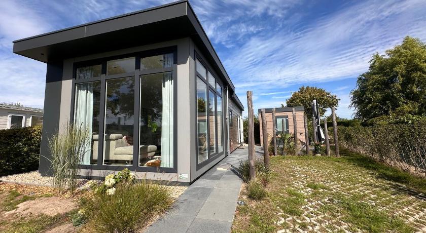 Premium Strandchalet Brouwersdam