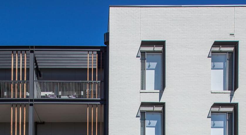 Magnificent Apartment + FREE car park near CBD photo