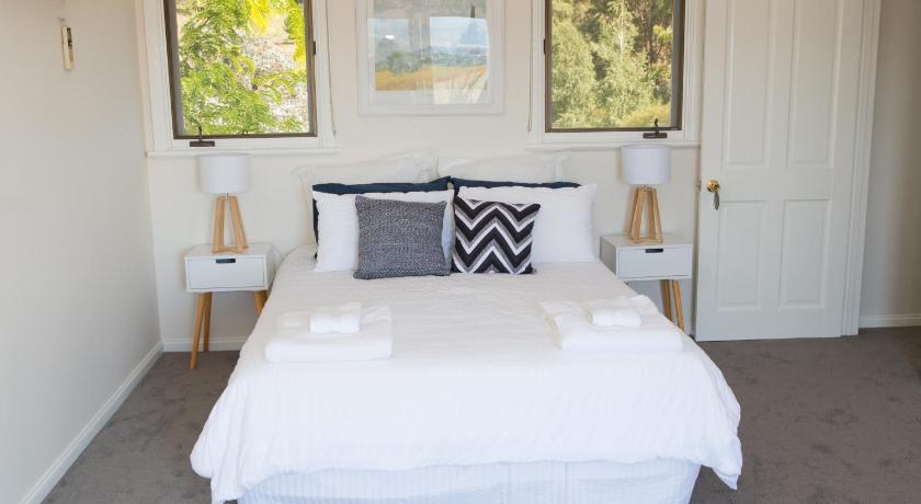Image of Deluxe Queen Room 0