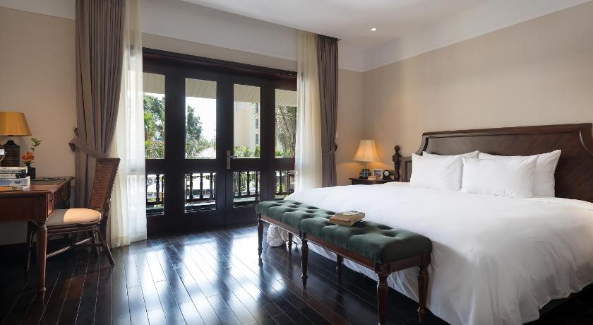 Image of Club Wing Junior Suite with Balcony 8