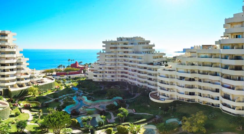 Benal Beach Holidays — Hotel in Benalmadena