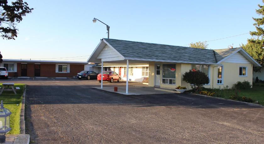 Colonial Motel — Hotel in Chatham (ON)
