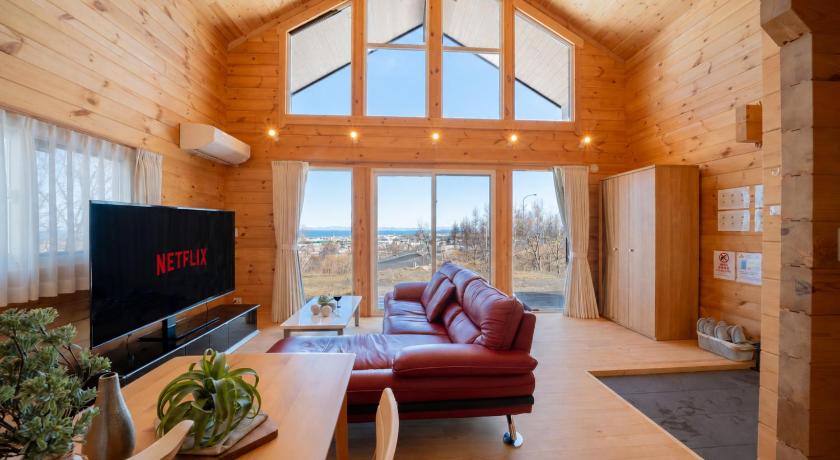 The Crestview Lodge