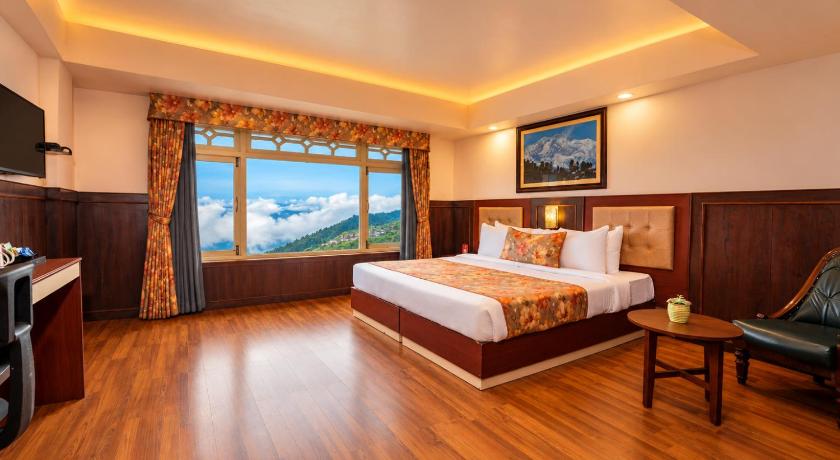 Summit Oakden Resort & Spa at Mall Road