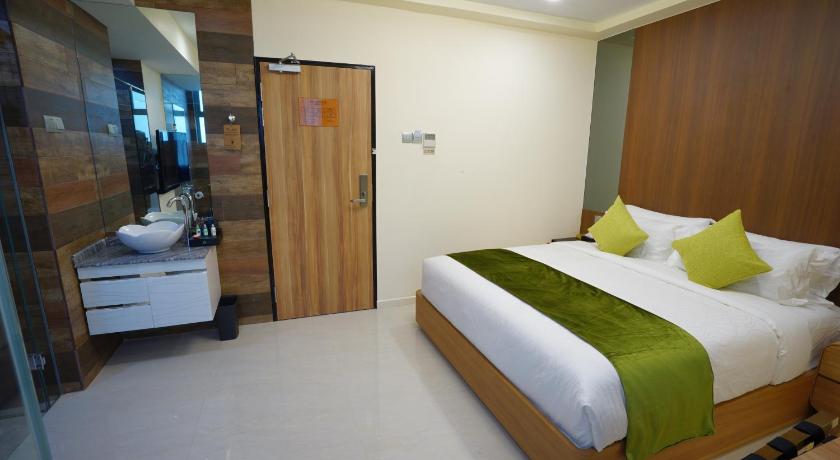 Image of Splendour Deluxe King Room 9