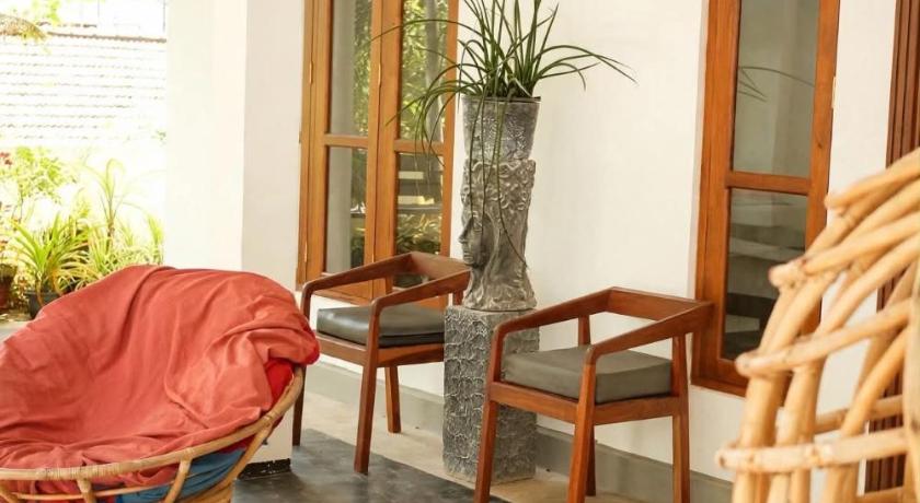 Kumudu Holiday Home