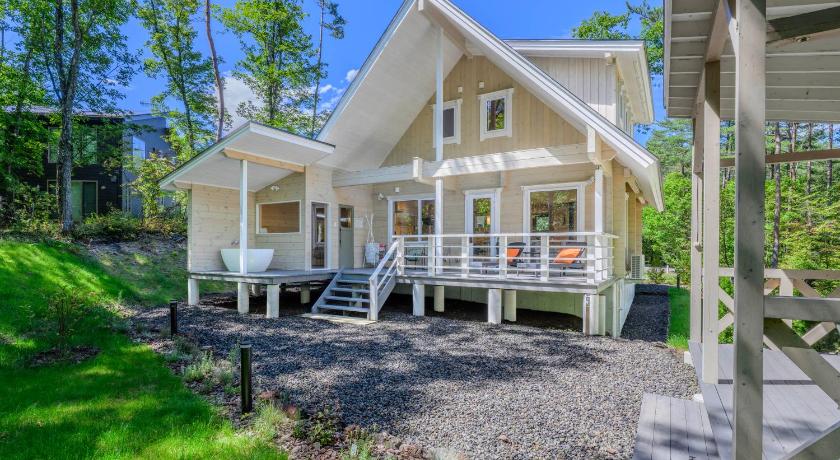 Second House kukka