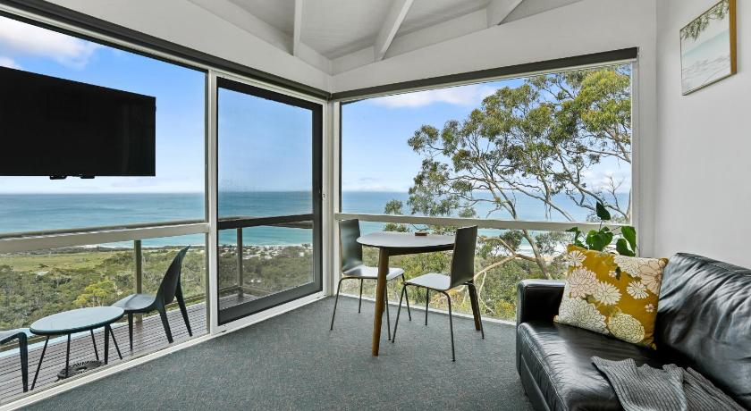 Chris's Beacon Point Restaurant & Villas