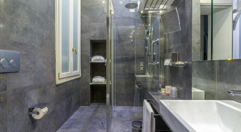 ローマ Les Diamants 4つ星 ホテル プール