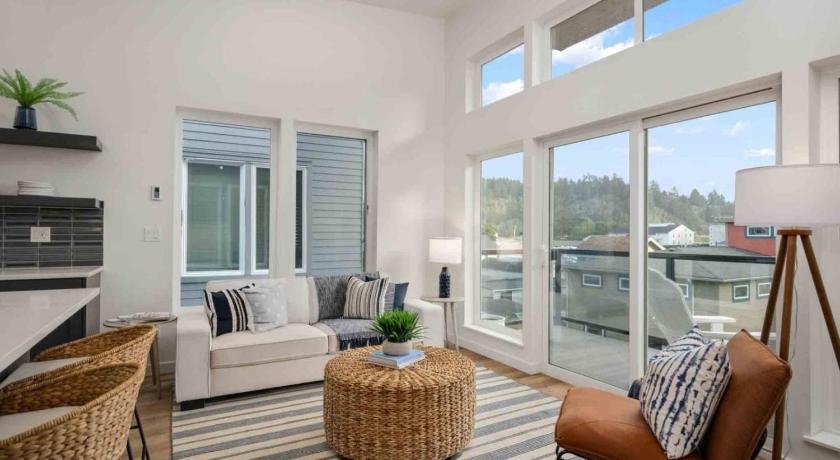 Modern Loft, Heart of Taft District pinpointstays