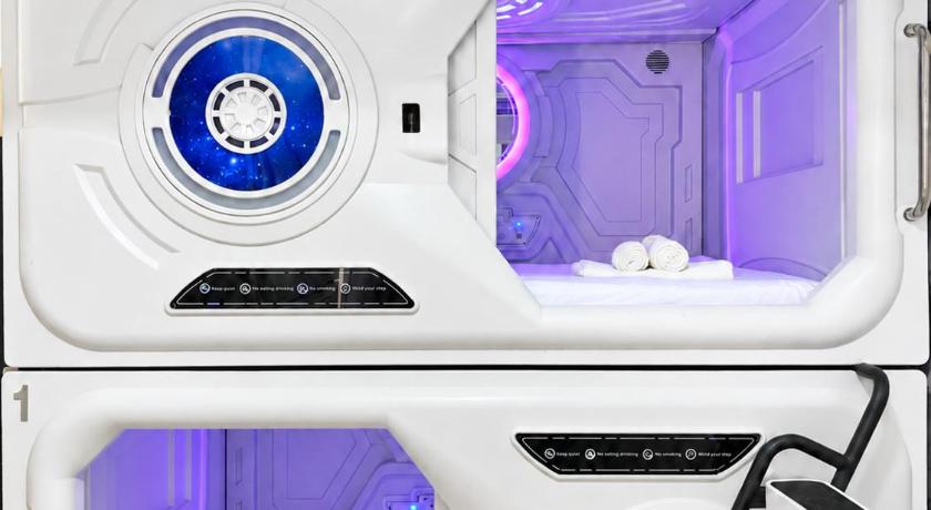 Min hostel capsules FREE Towels & Luggage Storage