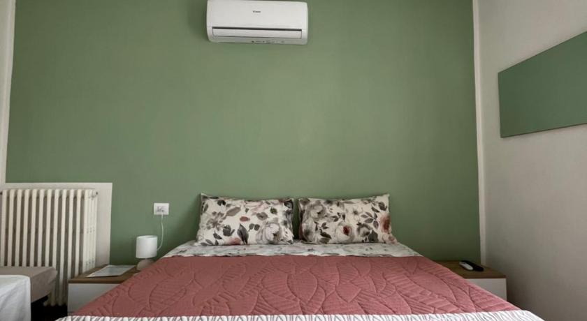 Stanza con balcone e bagno privato vicino Torino