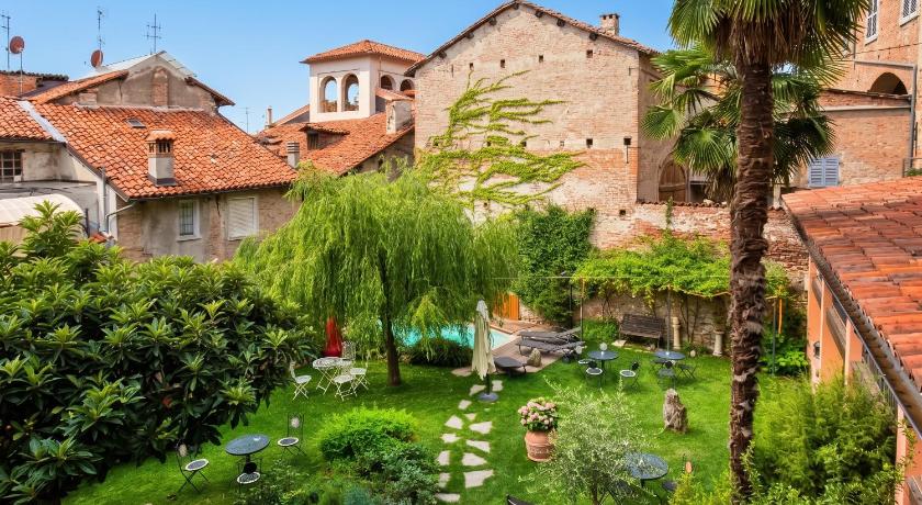 Comfortable studio in Piazza, 30 m², fireplace & balcony