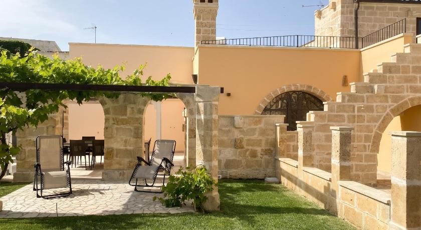 Comfortable House with Fenced Garden - Surano - Fireplace