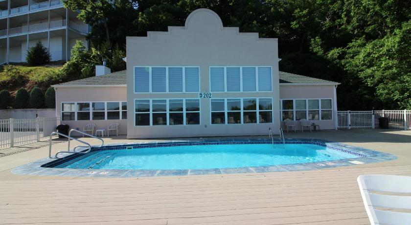 Lake Ozarks Get Away Topsider photo