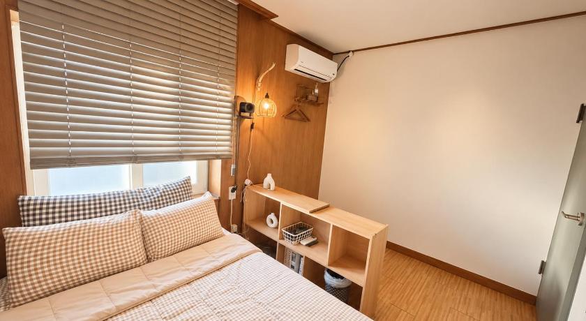 Image of Double Room with Shower - Non-Smoking 1