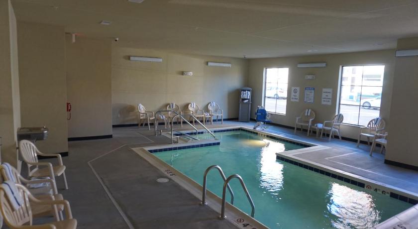 Cobblestone Hotel & Suites - Chippewa Falls photo