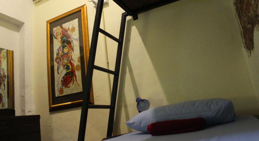 Image of Triple Room with Shared Bathroom 5
