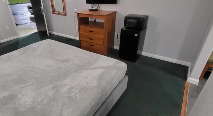 SA - King Bed Hotel Studio 107