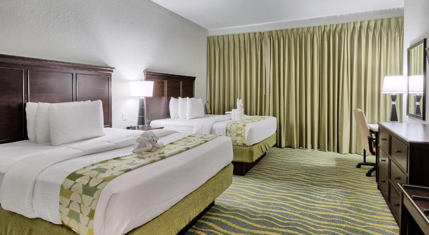 Image of Queen Room with Pool View 1