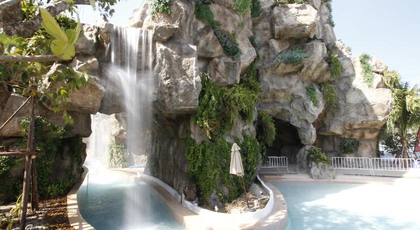 Image of Special Offer - Deluxe Room with Water Park Tickets 5