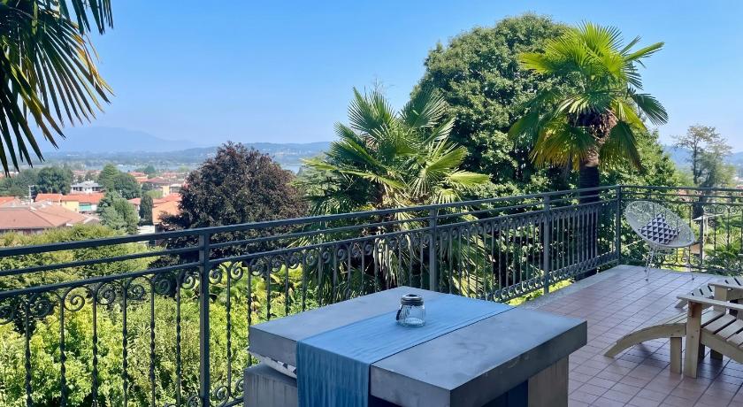Lake View Apartment in Arona