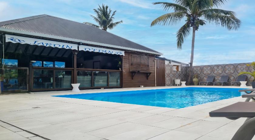 Bungalow charmant à Le Moule avec piscine et jardin
