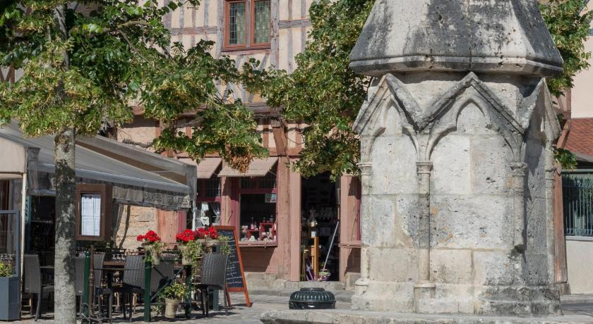 Hôtel Aux Vieux Remparts, The Originals Relais