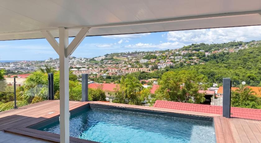 Villa avec piscine privée à Fort-de-France, 93 m²