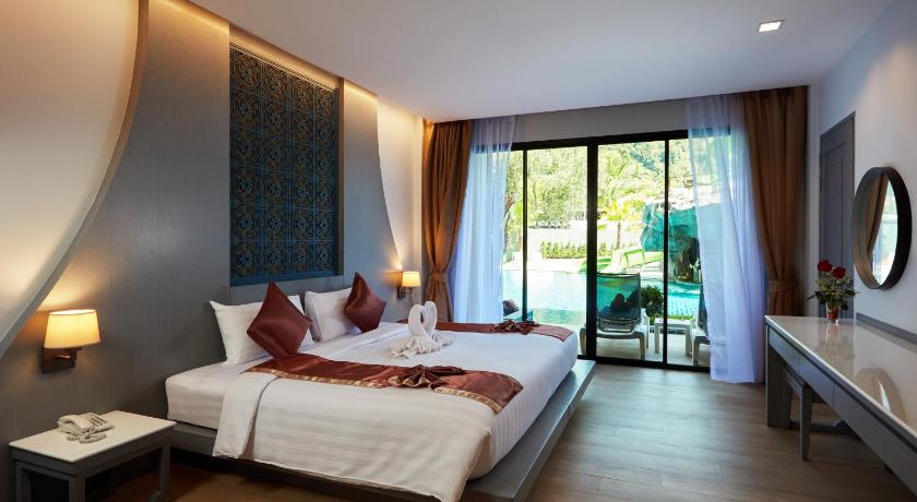 Image of Pool Access Grand Deluxe Room 0