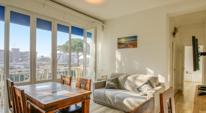 Modern apartment in Lido di Pomposa, 50 m² with balcony.