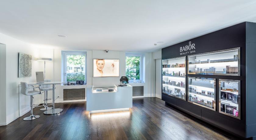 ブルク Kurhotel Im Park 4つ星 ホテル 施設