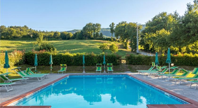 Charming apartment in Caprese Michelangelo, shared pool.