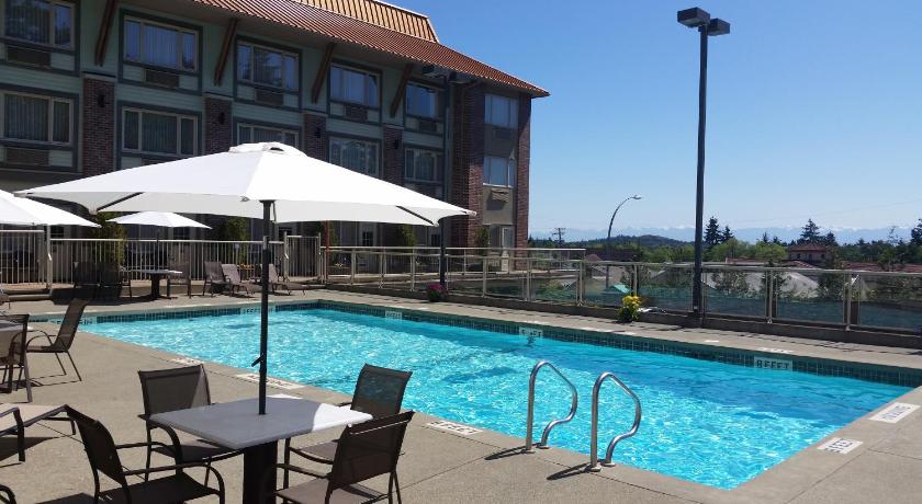 Howard Johnson Hotel & Suites by Wyndham Victoria Elk Lake