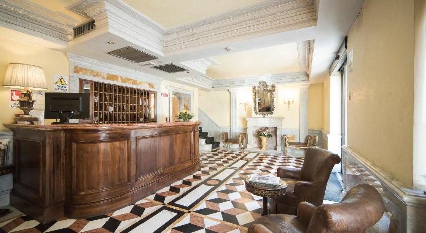 ローマ Donatello Hotel 3つ星 ホテル プール